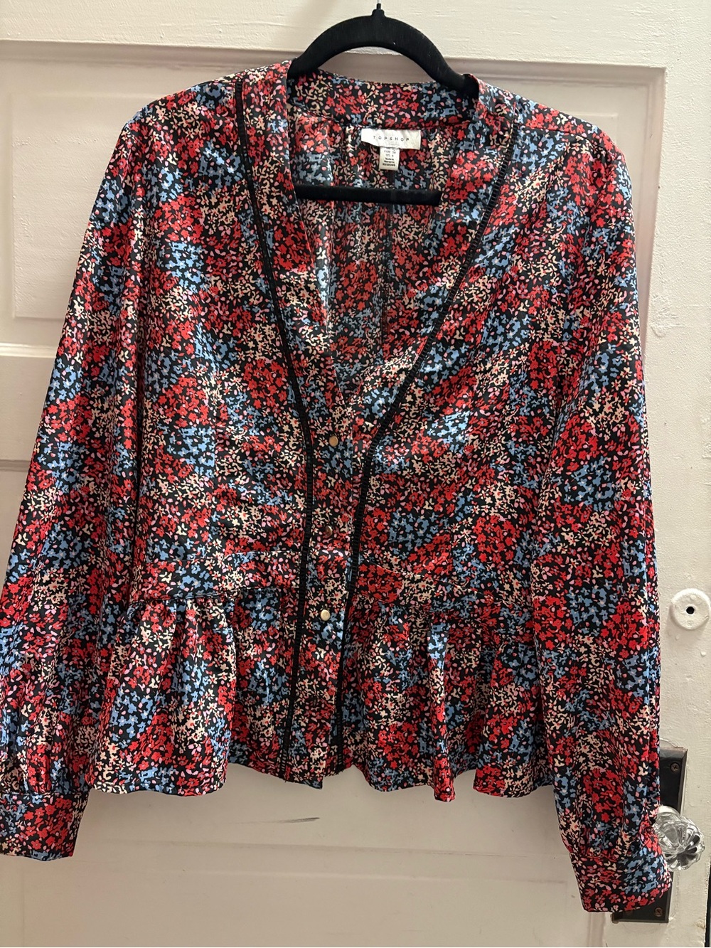 Topshop Red Multi Floral V-Neck Button-Front Peplum Blouse - Picture 2 of 6
